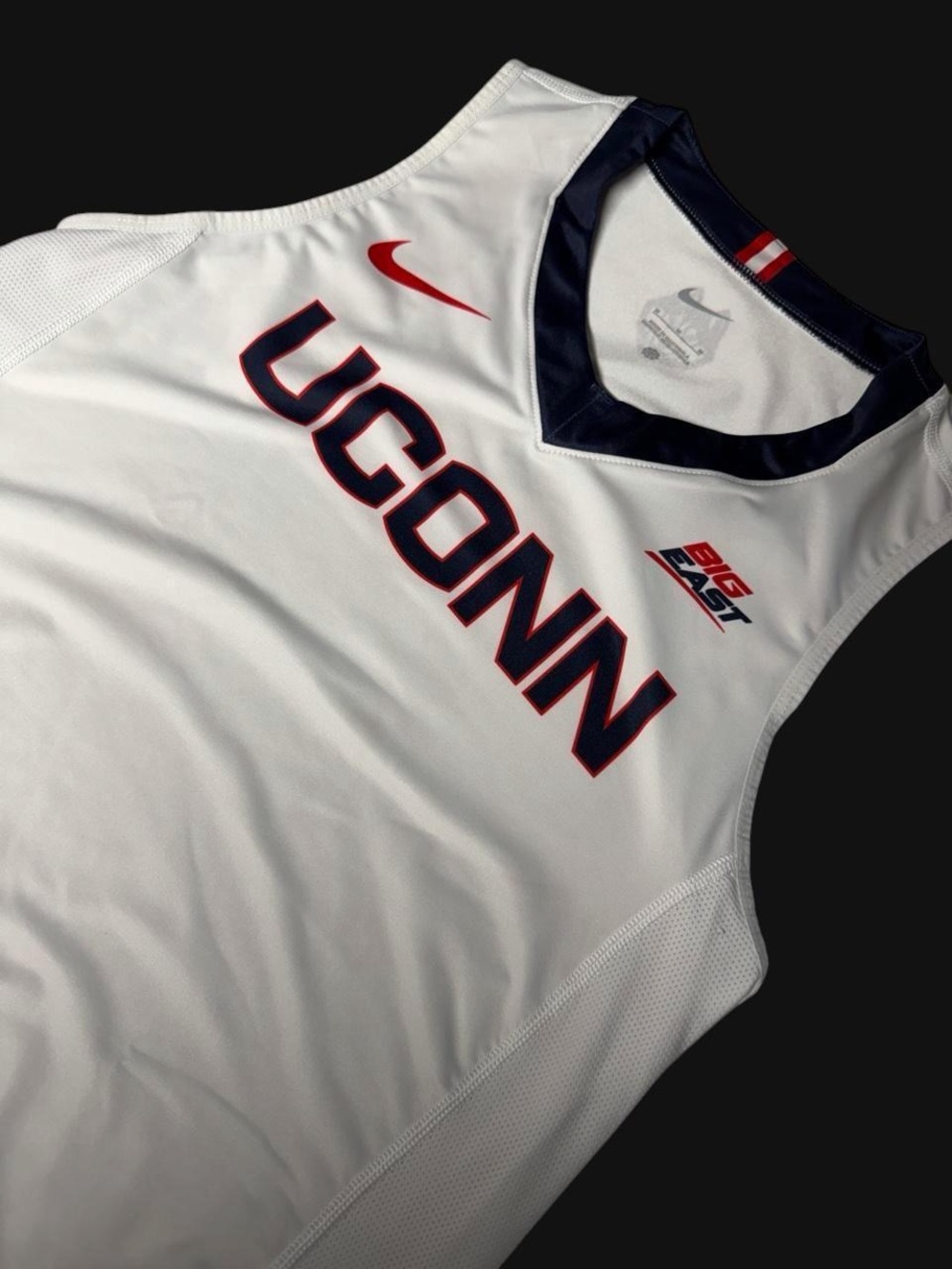 AUTHENTIC - LIKE NEW UCONN BASKETBALL JERSEY - Women's Medium